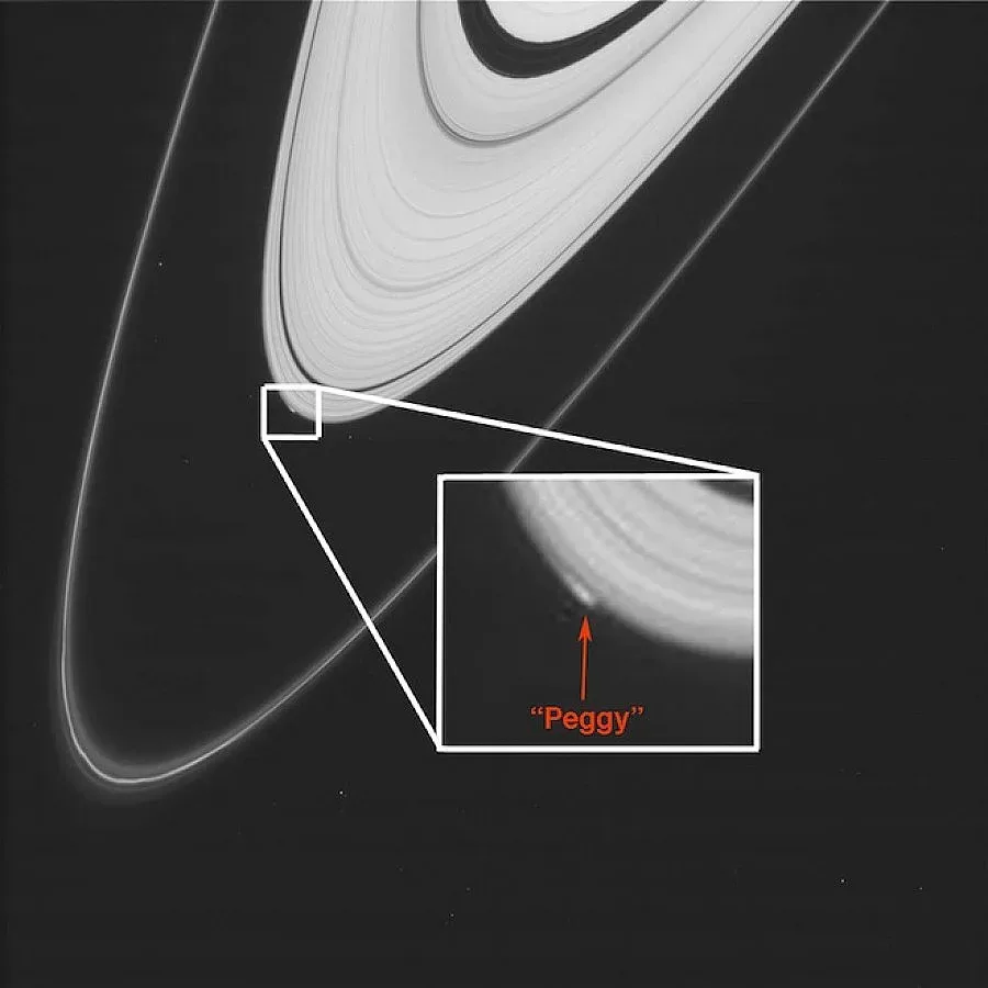 Сатурн може да се сдобие с нова луна