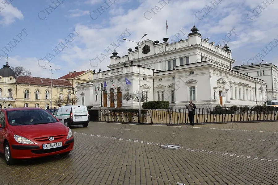 Парламентаристи на тържествено заседание