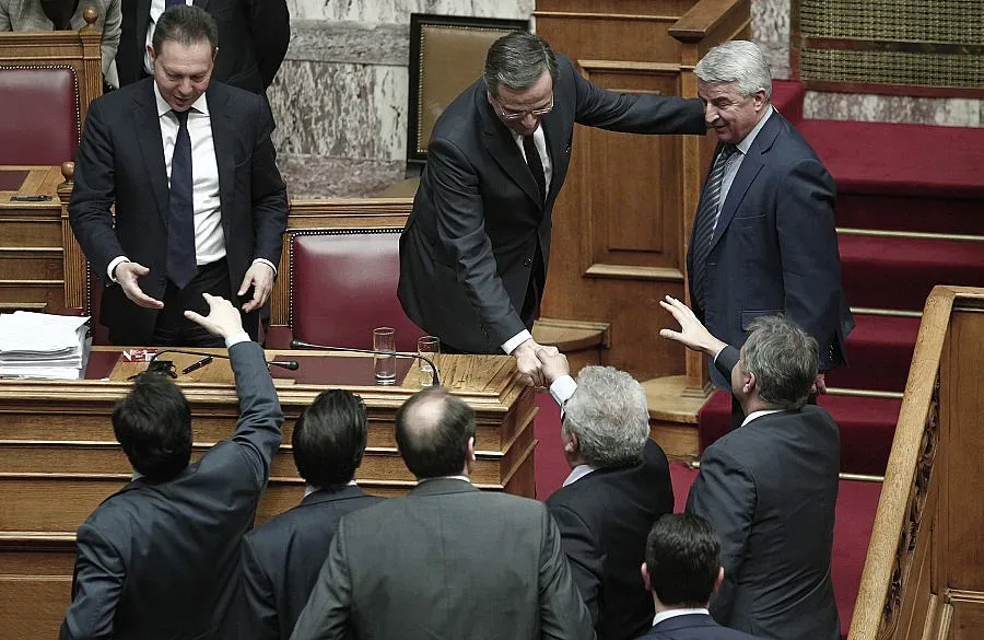 Парламентарно кафене било "опиумна бърлога"