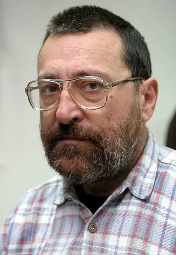 Аз ще бъда с таз, която е на власт