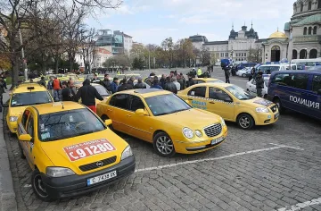 Браншът се разцепи за 15-годишните таксита