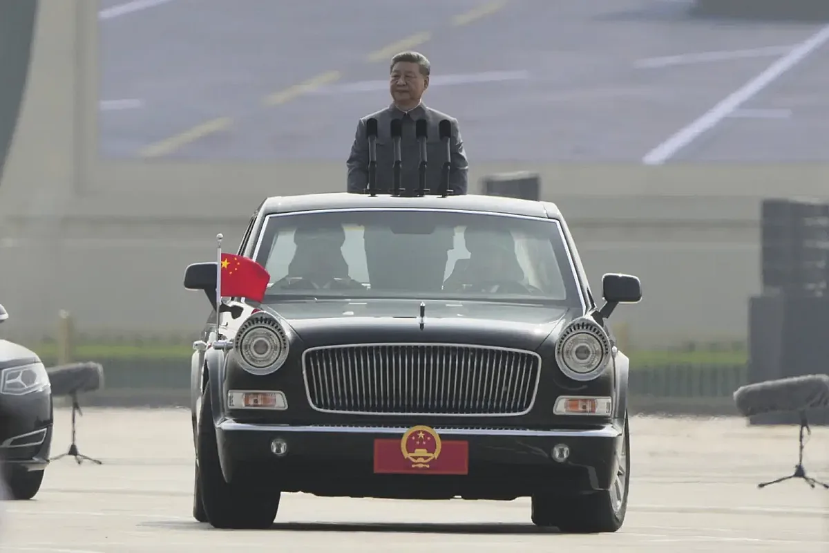 Си Цзинпин откри парада, Путин и Ким Чен-ун до него /СНИМКИ/