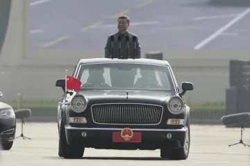 Си Цзинпин откри парада, Путин и Ким Чен-ун до него /СНИМКИ/