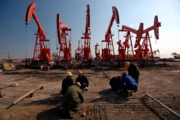 Петролът поскъпна заради кризата в Украйна