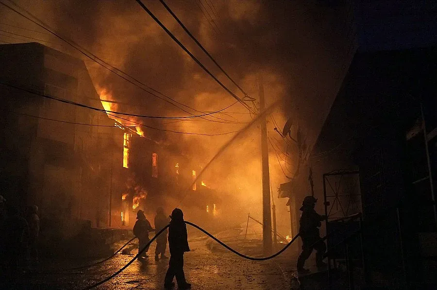 Жертвите на пожара в Чили станаха 12