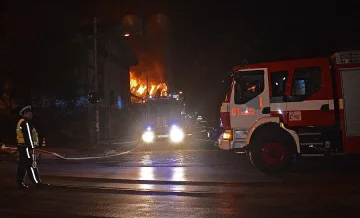 Пожар горя в жилищна сграда в Бургас