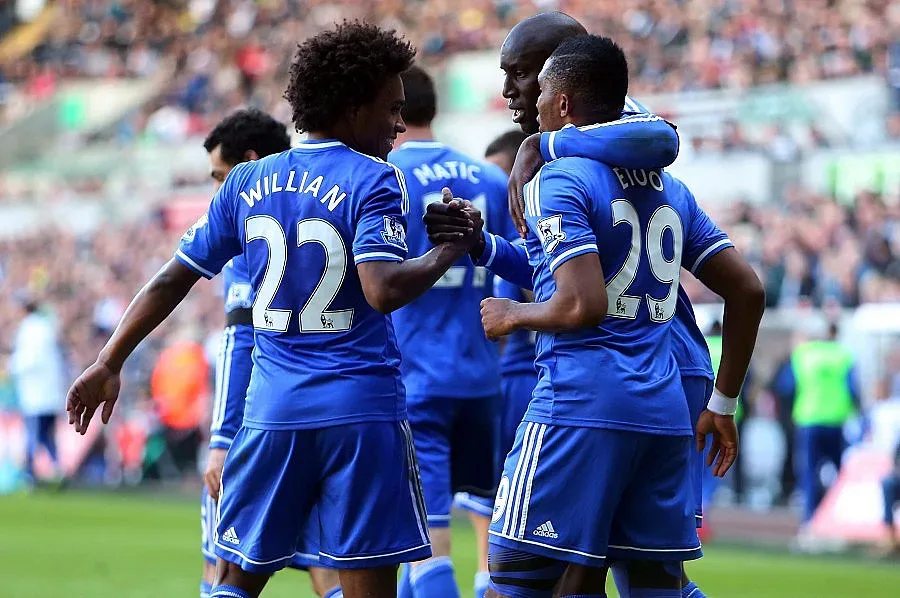 Челси остана в битката след труден мач срещу Суонси