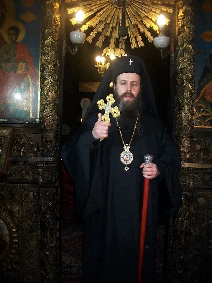 Владика възстановява съсипани храмове