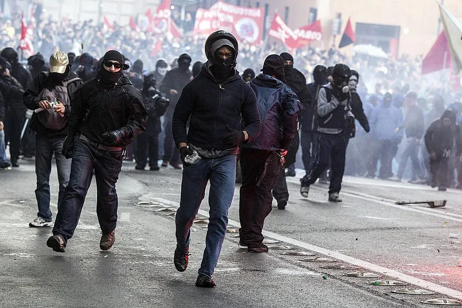 Десетки ранени по време на протести в Рим