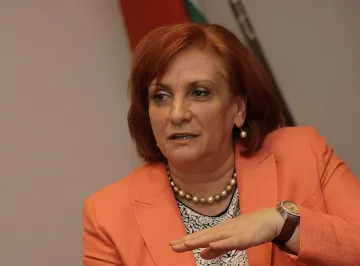 Михайлова: 24 000 избраха Пеевски за депутат