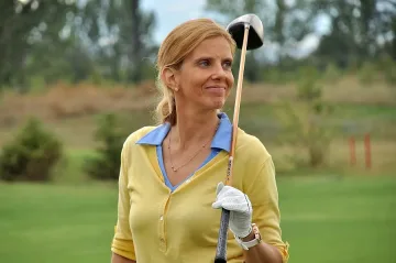 Линда Русева играе голф заради "Знакът на българина"
