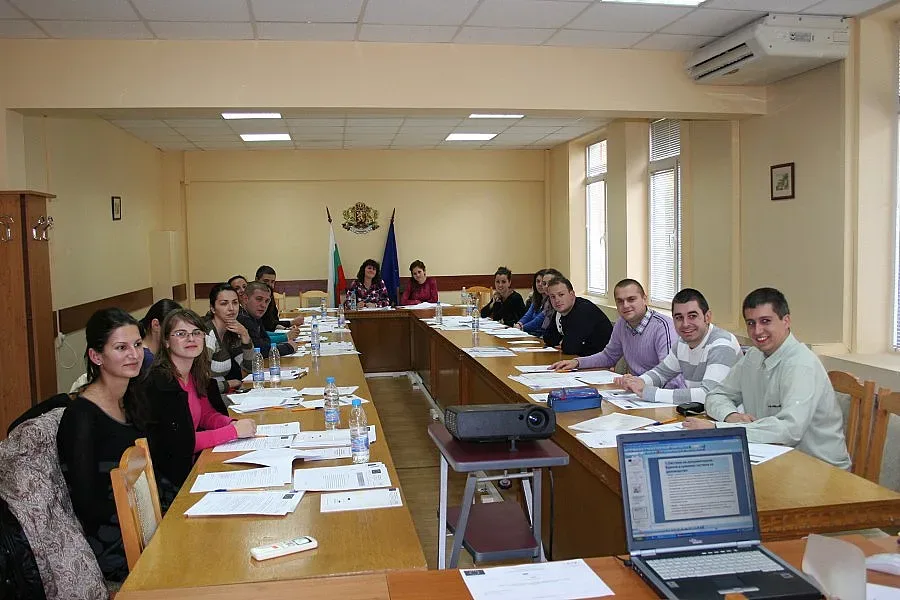 Взимат над 1500 студенти на стаж в държавната администрация