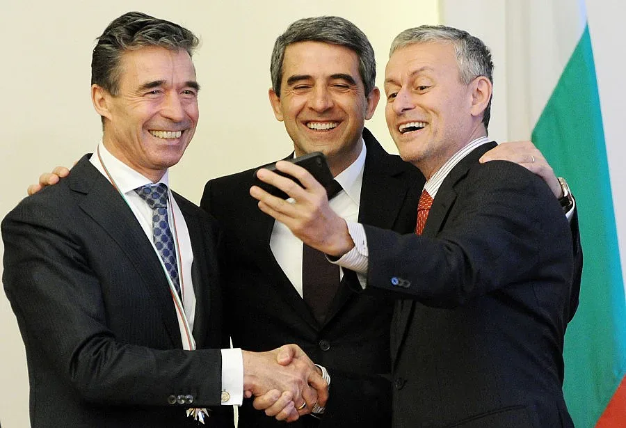 Расмусен, Плевнелиев и Паси се включиха в селфи манията