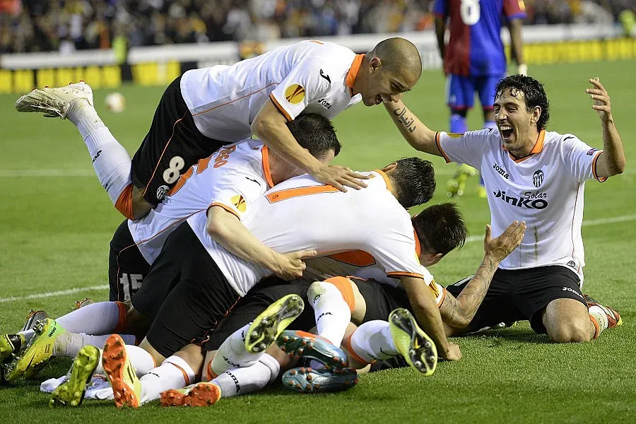 Валенсия шокира Базел, Юве без проблем срещу Лион