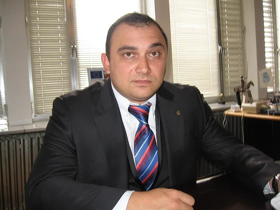 Кметът, който не се плаши от бомби