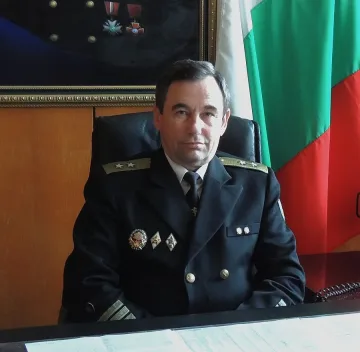 Морски вълк поема армията