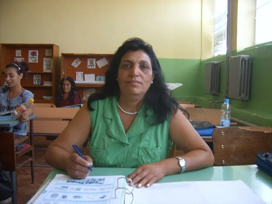 140 възрастни влизат в класните стаи в Кърджали, за да придобият начална грамотност