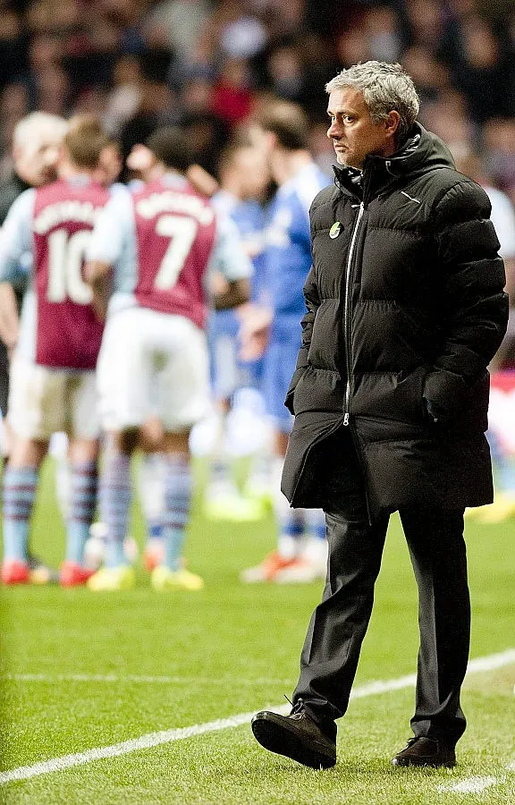 Глобиха Моуриньо за изцепката в му в мача срещу Вила 