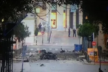 Кола-бомба се взриви пред централната банка на Гърция