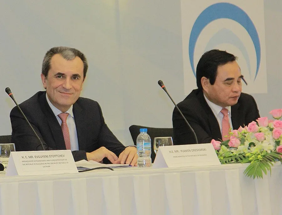 Орешарски разгледа виетнамските Чудеса