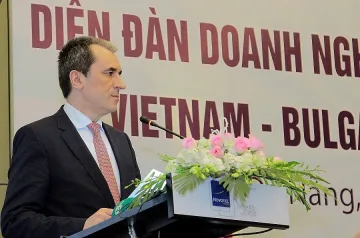 Орешарски с Чудесата на България в Узбекистан