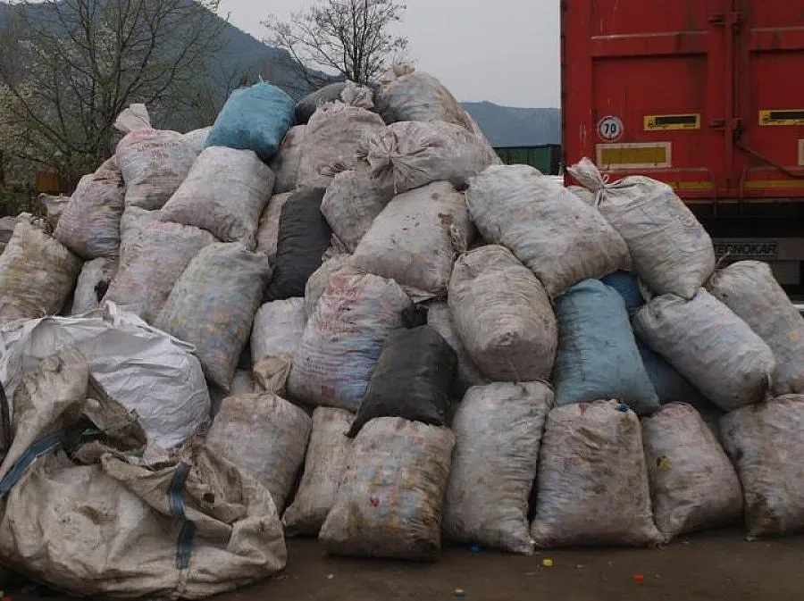 С над 2 тона капачки Симитли помага на болни деца