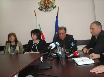 Уволниха полицай за взимане на подкуп от роми