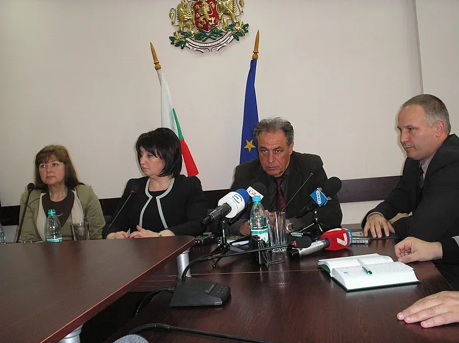 Уволниха полицай за взимане на подкуп от роми