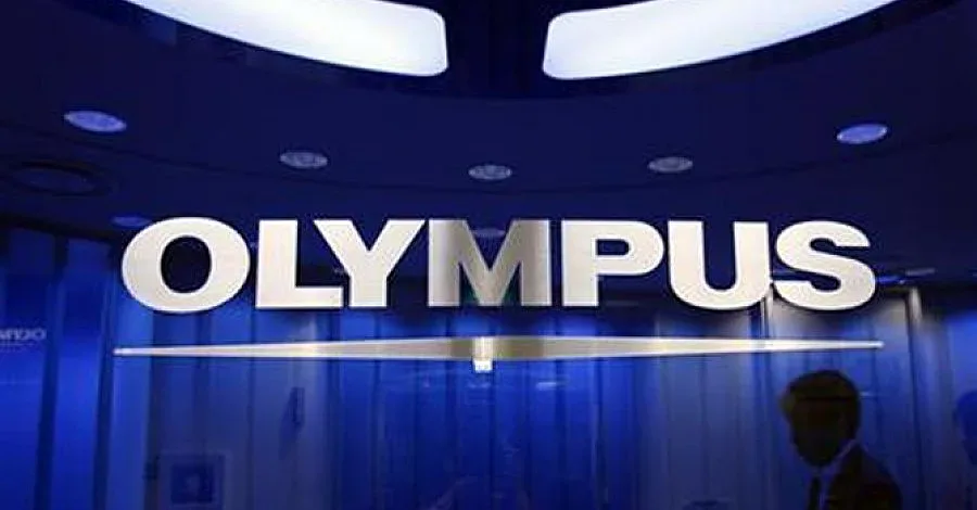 Шест банки съдят Olympus