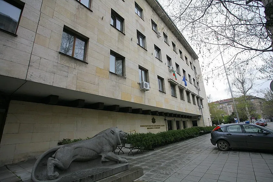 Кабинетът дава 70 млн. лв. на МВР и още две министерства
