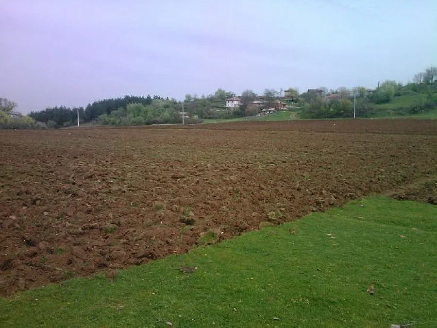 Момчилград с техника за оран на 1 000 дка обработваеми площи