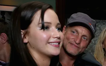 Уди спасил Дженифър от задавяне