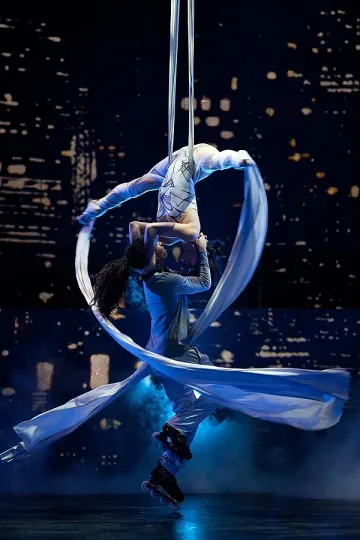 Акробатите от "Елуаз" шетат из София с колела