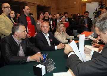 Сергей стартира изборите от Париж