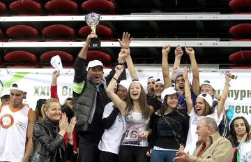 Стефка Костадинова и Димитър Пенев наградиха деца в риск