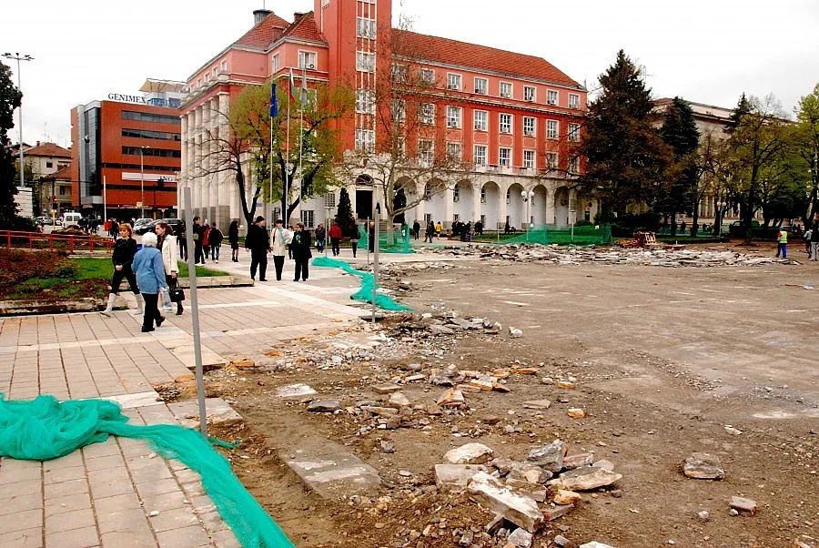 Затварят заведения заради ремонт на площад
