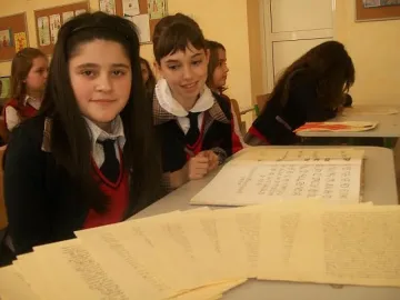 Хлапета преписват житието на Софроний