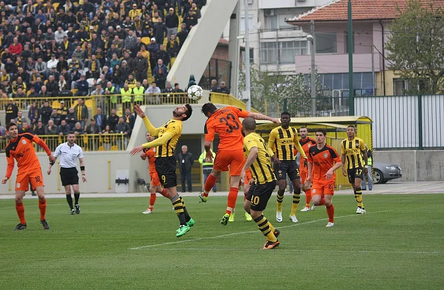 Лицензионната похвали 3 тима