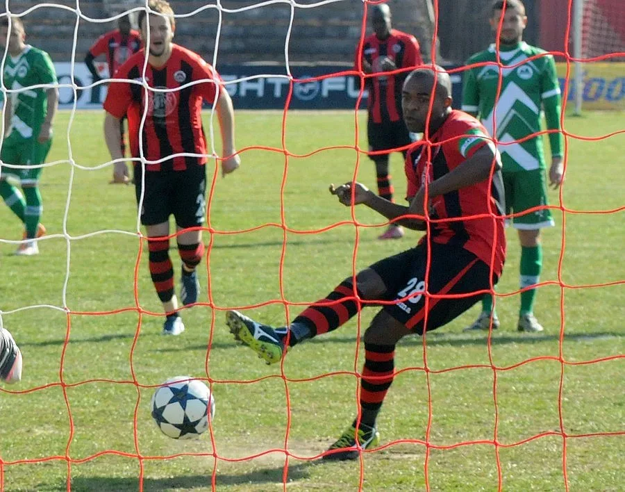 ЦСКА дарява акции на фенове в нужда