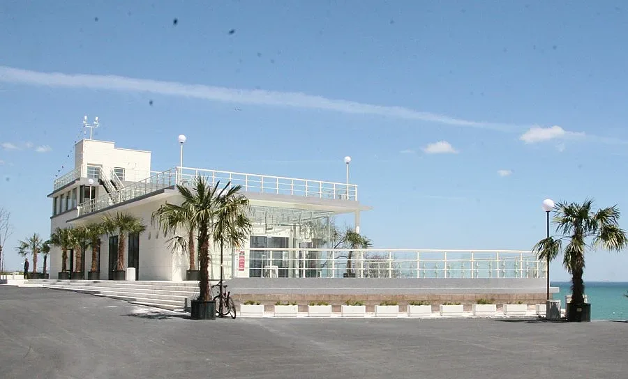 Показват бижута от човешки черепи в Бургас