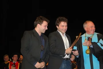 За първи път близнаци са носители на президентския медал на АУБ