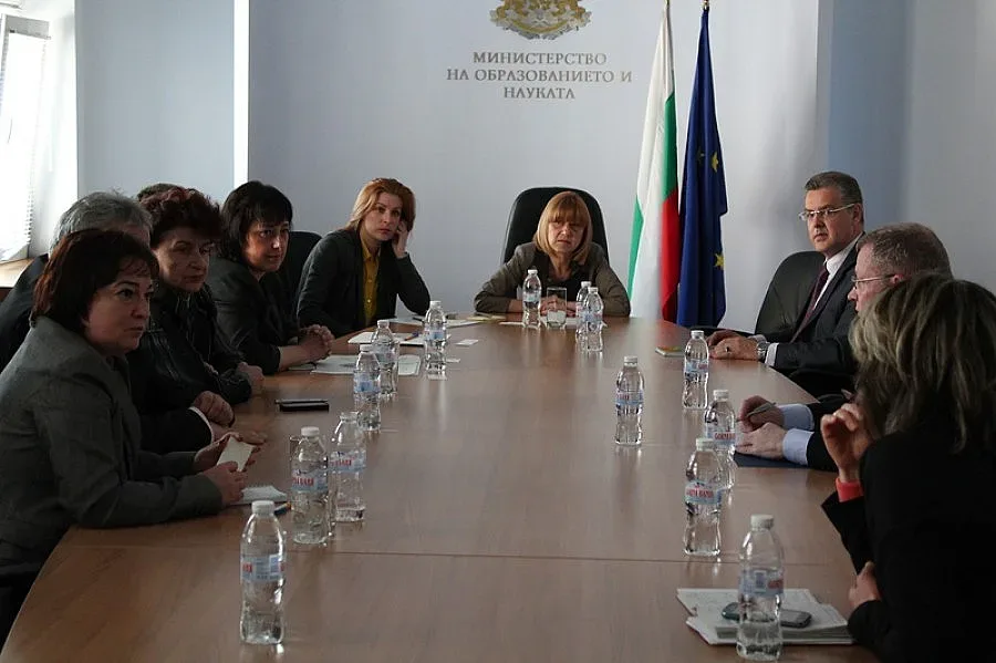 МОН разреши абитуриентски шествия на 24 май