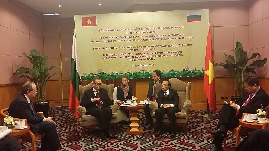 Стоянович се споразумя с Виетнам за културата