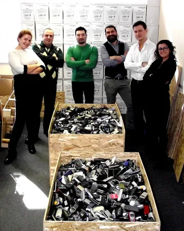 5 202 стари телефона подпомагат приют за бездомни животни