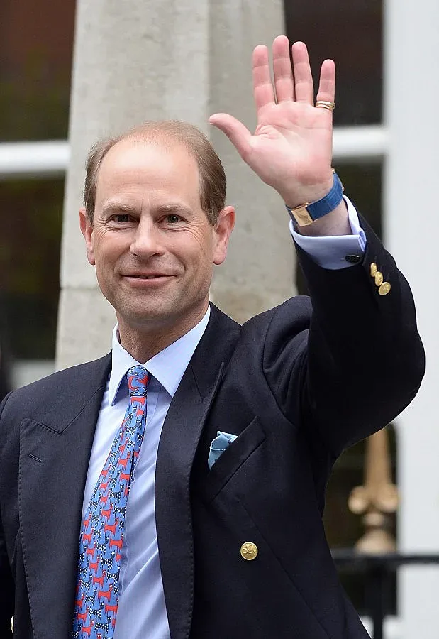 Принц Едуард гледа съкровища в НИМ