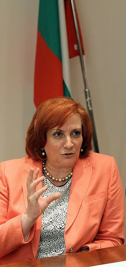 Михайлова: Без реформа във ВиК губим Е1 млрд. от ЕС