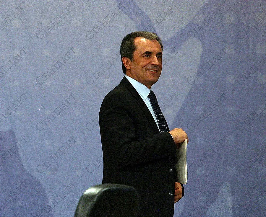 Орешарски открива ресторант "София" в Ханой