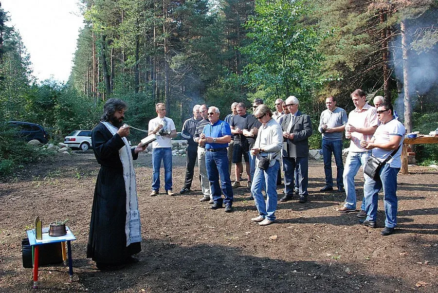 Мъжкарите на Банско почистват Пирин планина