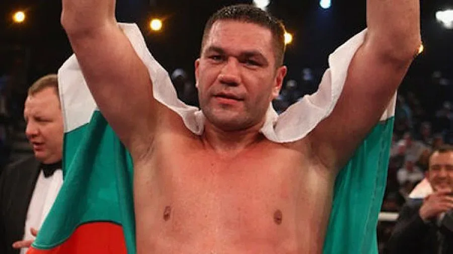 Подлудиха Кобрата, сменят съперниците му за часове