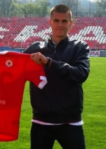 Синът на отвлечен подписа